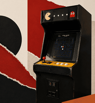 Cabinato Maze 81: cabinet verticale con joystick e pulsanti classici